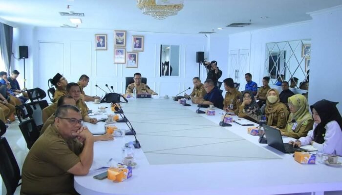 Sekdako Pekanbaru Indra Pomi Pimpin Rapat Sistem Pengendalian Penduduk Menuju Indonesia Emas