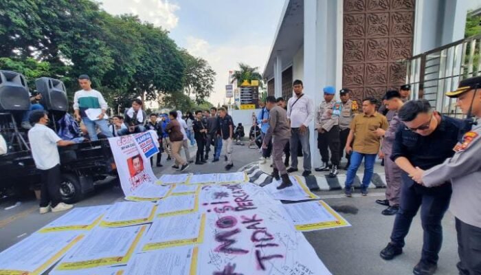 Geruduk Kejati Riau, KNPI Bersama Aliansi Pemuda dan Mahasiswa Lakukan Unjuk Rasa Desak Kejati Usut Tuntas Dugaan Skandal Korupsi Pada Manajerial PT PHR