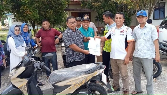 Ketua ABDESI Kecamatan Pujud Terima 20 Unit Kendaraan Dinas Program BKK Pemprov Riau Tahun 2024