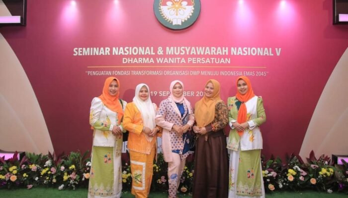 Ketua DWP Pekanbaru Hazwinda Indra Pomi Hadiri Seminar Nasional dan Musyawarah Nasional V DWP