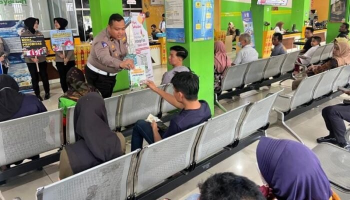 Ditlantas Polda Riau Edukasi Wajib Pajak Tertib Lalulintas dan Pilkada Damai