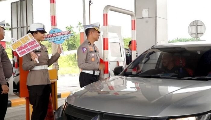 Ditlantas Polda Riau Terus Gesah Kampanye Kamseltibcarlantas, Kali Ini Sasarannya di Tol Pekanbaru-Dumai