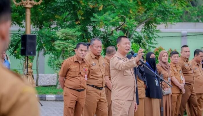 Pimpin Apel Pagi Bersama ASN dan THL RSD Madani, Sekdako Pekanbaru Himbau ASN dan THL RSD Madani Terus Berikan Pelayanan Kesehatan Berkualitas