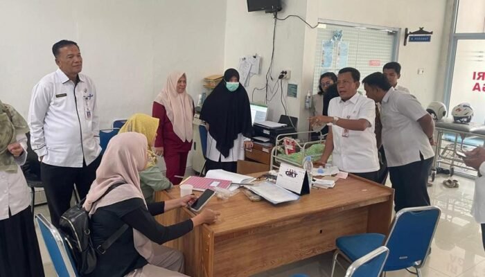 Tindaklanjuti Laporan Temuan Bayi Terlantar, Kadinsos Pekanbaru Idrus Sambangi Puskesmas