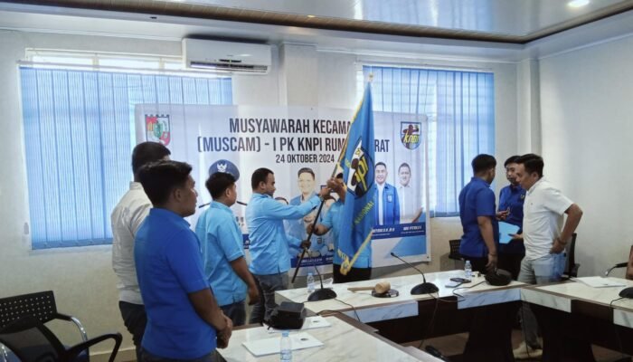 Gelar MUSCAM-I, Ketua DPD KNPI Pekanbaru Diwakili Ketua Harian Serahkan Pataka kepada Gusman Anggariawan Untuk Nahkodai PK KNPI Rumbai Barat