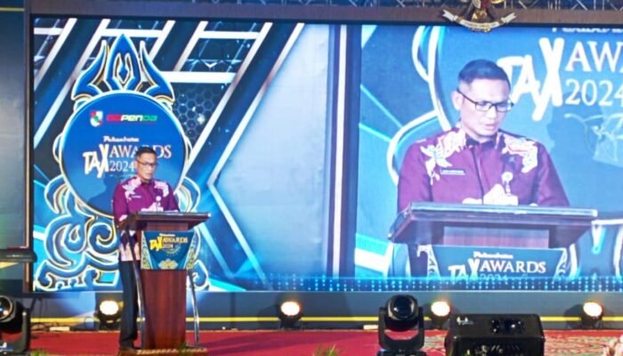 PAD Capai Rp704 Miliar, Bapenda Pekanbaru Beri Penghargaan ke Wajib Pajak