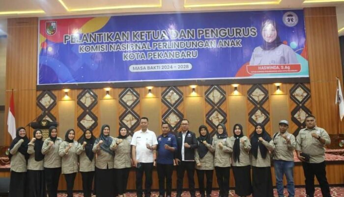 Sekdako Pekanbaru Indra Pomi Kukuhkan Komisi Perlindungan Anak Kota Pekanbaru