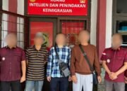 Imigrasi Muara Enim Memulangkan Tiga WN Cina
