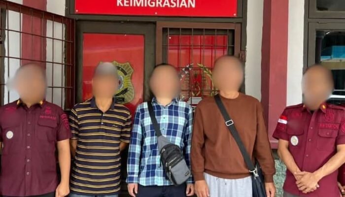 Imigrasi Muara Enim Memulangkan Tiga WN Cina