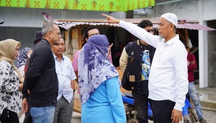 Wali Kota Dumai H Paisal tinjau pembangunan pasar buah di Jalan Sukajadi