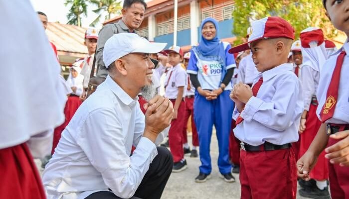 Implementasikan Program Presiden Prabowo Subianto, Wako Dumai Senam Pagi Bersama Siswa SDN 008 Bumi Ayu