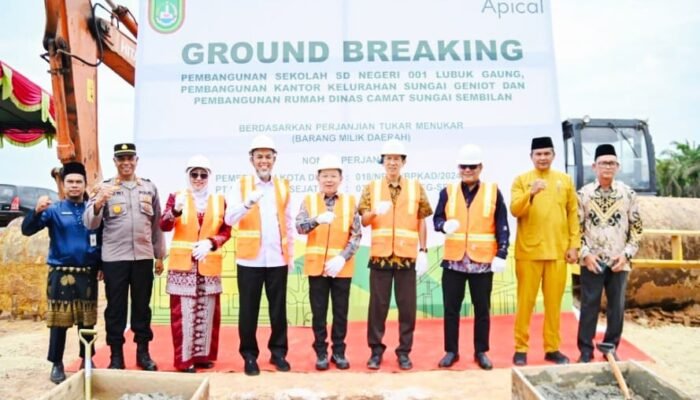 Walikota Dumai H Paisal Lakukan Peletakan Batu Pertama Pembangunan SDN 001 Lubuk Gaung, Apresiasi Apical Group