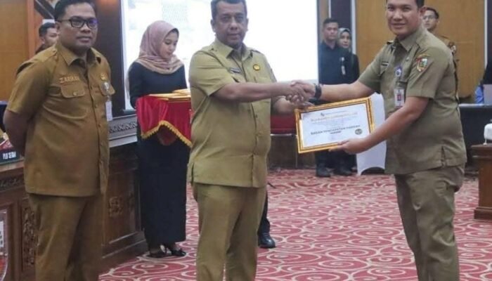 Raih 2 Penghargaan Kepatuhan Standar Pelayanan Publik 2024, Bapenda Pekanbaru Akan Terus Tingkatkan Pelayanan Masyarakat