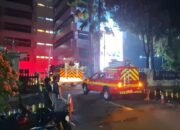 Gedung Kementerian ATR BPN di Lahap Sijago Merah, 20 Unit Mobil Pemadam Berjibaku Padamkan Api