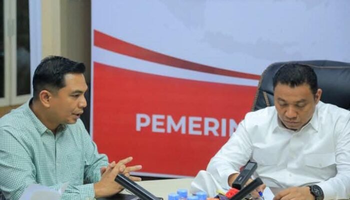 Wawako Pekanbaru Markarius Anwar Pimpin Rapat Penerapan Perwako Tarif Layanan Parkir