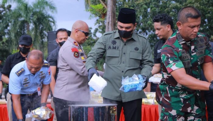Pj Sekdako Pekanbaru Hadiri Pemusnahan Barang Bukti bersama Polda Riau