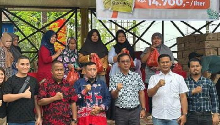 Bantu Ringankan Masyarakat, PT Musim Mas Pelalawan Gelontorkan 40 Ribu Liter Minyak di Pasar Murah Pemkab Pelalawan