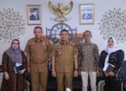 Wawako Pekanbaru Didampingi Asisten II Setdako Menerima Audensi Pengurus PT BPR Pekanbaru Madani