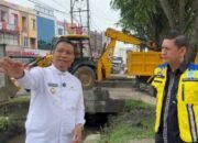 Pemko Siap Revitalisasi Parit di Jalan Arifin Ahmad untuk Atasi Banjir