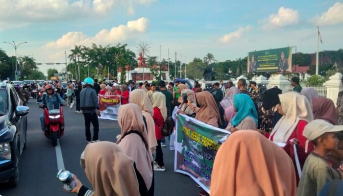 MISURI dan FKPPI Gelar Aksi Damai Dukung RUU TNI di Jalan Diponegoro Pekanbaru
