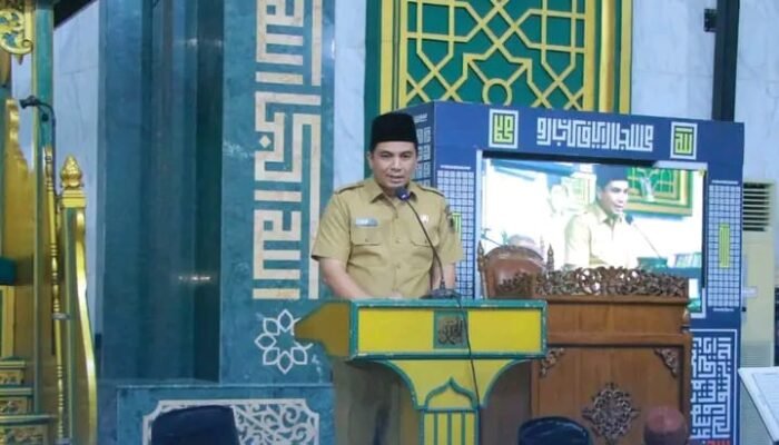 Hadiri Safari Ramadhan di Mesjid Raya Pekanbaru, Pj Sekdako Pekanbaru Zulhelmi Sampaikan Komitmen Program Walikota