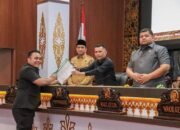 Pemko Pekanbaru Terima Pandangan Umum Fraksi Terhadap LKPj 2024