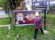 Tertibkan Reklame Yang Merusak Keindahan Tatanan Kota, Bapenda Pekanbaru Sapu Bersih Spanduk Di Pohon