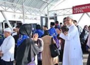 Kakanwil Kemenag Riau Sambut Jemaah Haji Bengkalis dan Dumai di Sekupang Batam