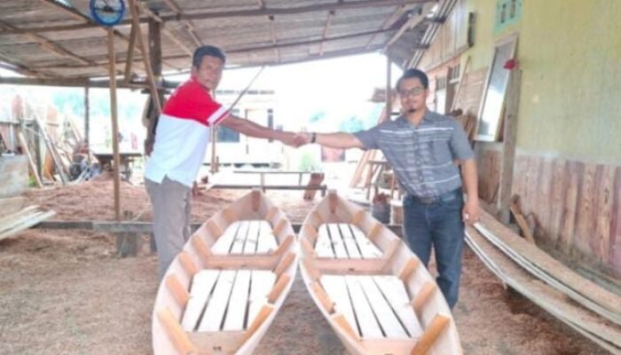 Terus Berkomitmen Memperdayakan Masyarakat Sekitar, PT Musim Mas Kembali Salurkan CD 5 Unit Perahu Untuk Nelayan Talau