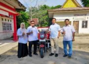 Peduli Lingkungan, Melalui Program CSR PT Musim Mas Salurkan 1 Unit Motor Pengangkut Sampah