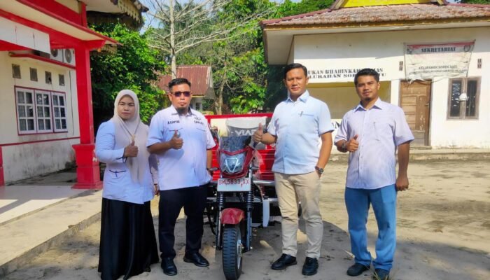 Peduli Lingkungan, Melalui Program CSR PT Musim Mas Salurkan 1 Unit Motor Pengangkut Sampah