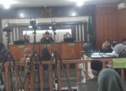 Usai Sidang ke – 5 Dugaan Korupsi Pj Walikota Pekanbaru, Diluar Ruangan Tangis Para Saksi Pecah Saat Bersalaman Dengan Risnandar Mahiwa dan IP, Saksi : Mereka Orang Baik