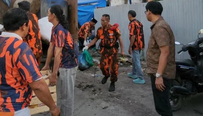 Ketua Fraksi Nasdem, Aidhil Putra Apresiasi Aksi PP Turun Gotong Royong Angkut Sampah