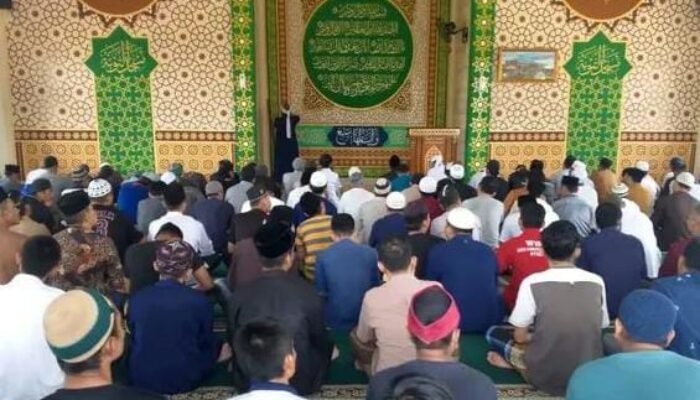Sholat Jumat Berjamaah, Bangun Mental Spritual WBP Lapas Narkotika Rumbai Jadi Lebih Baik