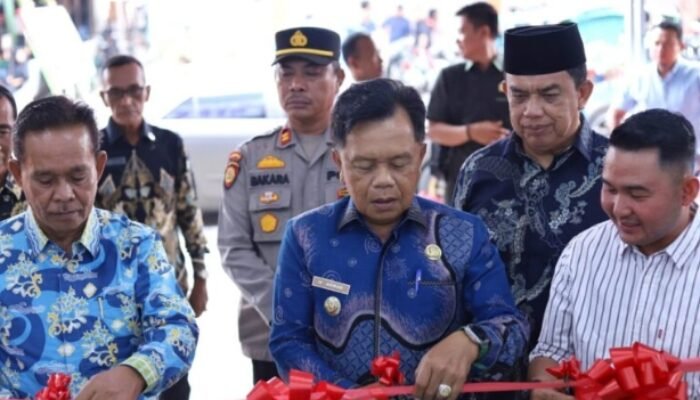 Resmikan Toko Kampung Mart di Jalan Banglas, Bupati Meranti Asmar ; Jadi Penggerak Ekonomi Masyarakat
