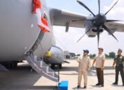 Kunci Pesawat Airbus A400M Diserahkan Prabowo ke Panglima TNI Jenderal Agus Subiyanto.