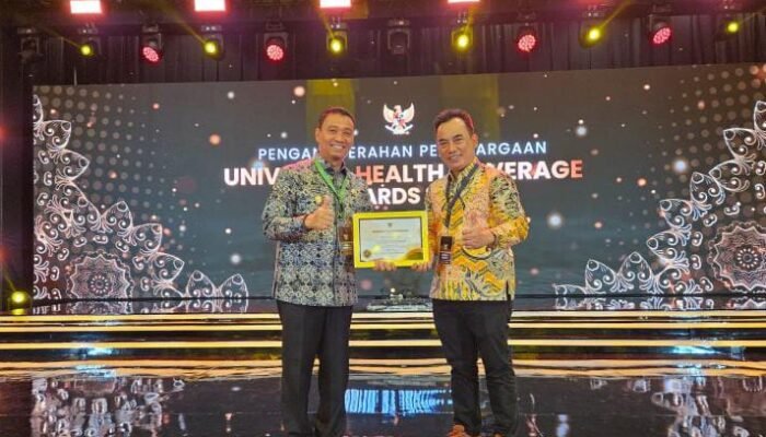 Pemko Pekanbaru Melalui Dinas Kesehatan Terima Penghargaan UHC Award 2026 Kategori Madya