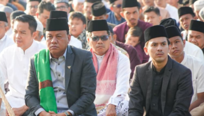 Bupati Suhardiman Amby Salat Iduladha di Lapangan Limuno, Total Hewan Kurban di Kuansing Capai 3.880 Ekor