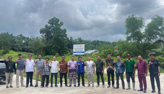 Kolaborasi dengan Pemerintah Kecamatan Tenayan Raya, PT PLN Nusantara Power UP Tenayan Raya Lakukan Semenisasi Jalan Lingkungan Dengan Mengunakan FABA