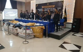 Tim Gabungan Bea Cukai Riau Sita 427 Koli Pakaian Bekas Ilegal, 5 Awak Jadi Tersangka