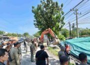 Jadi Penyebab Kemacetan dan Ganggu Lalin, Satpolpp Pekanbaru Bongkar PKL di Jalan HR Soebrantas