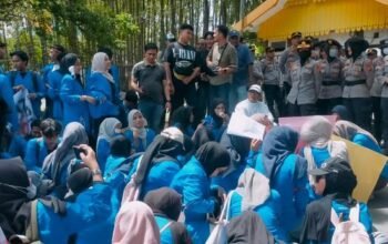 Ratusan Massa BEM UIR Gelar Aksi Damai, Suarakan Segera Audit MBG dan APBN