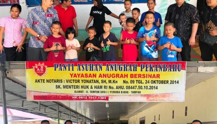 Giat Sosial Jum’at Berkah, Staf dan Karyawan Grand Dragon dan New Paragon Pekanbaru Salurkan Bantuan Sembako di Dua Panti Asuhan